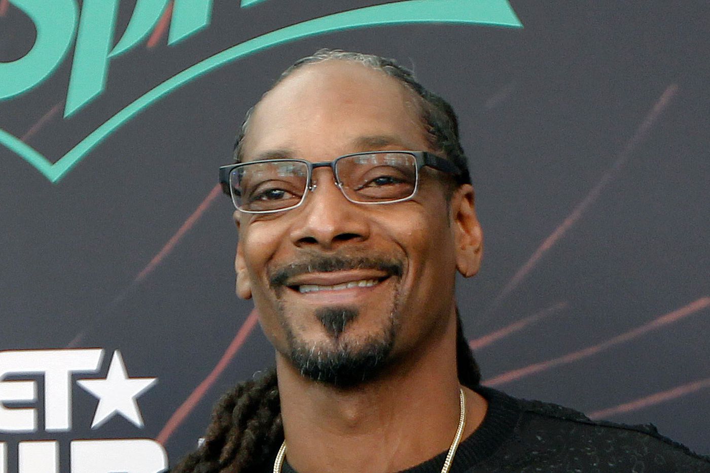 Snoopp Dogg juga belum pernah meraih kemenangan di ajang Grammy Awards
